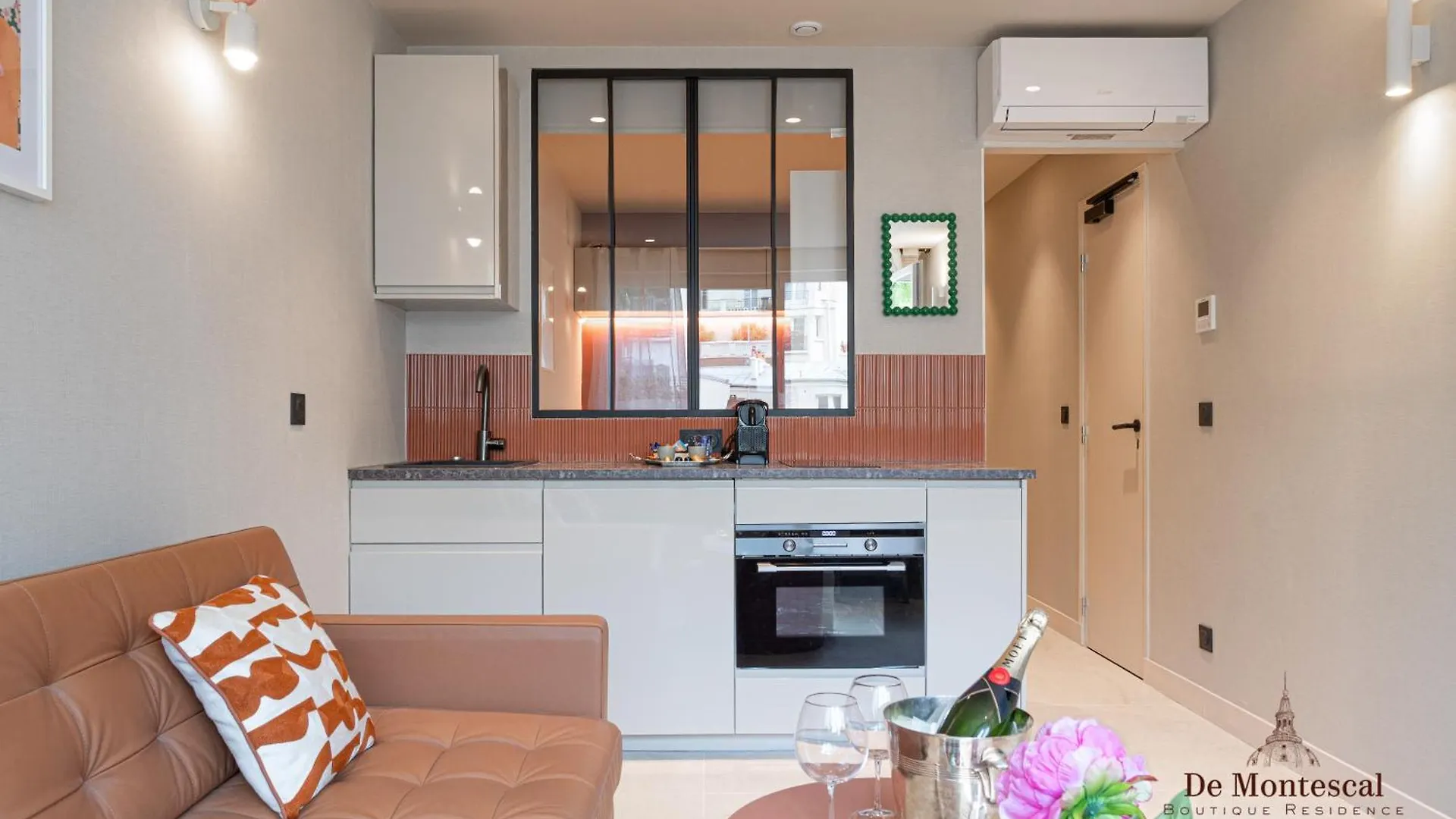 De Montescal Montparnasse Ac In A Prime Location 22 -36m2 *