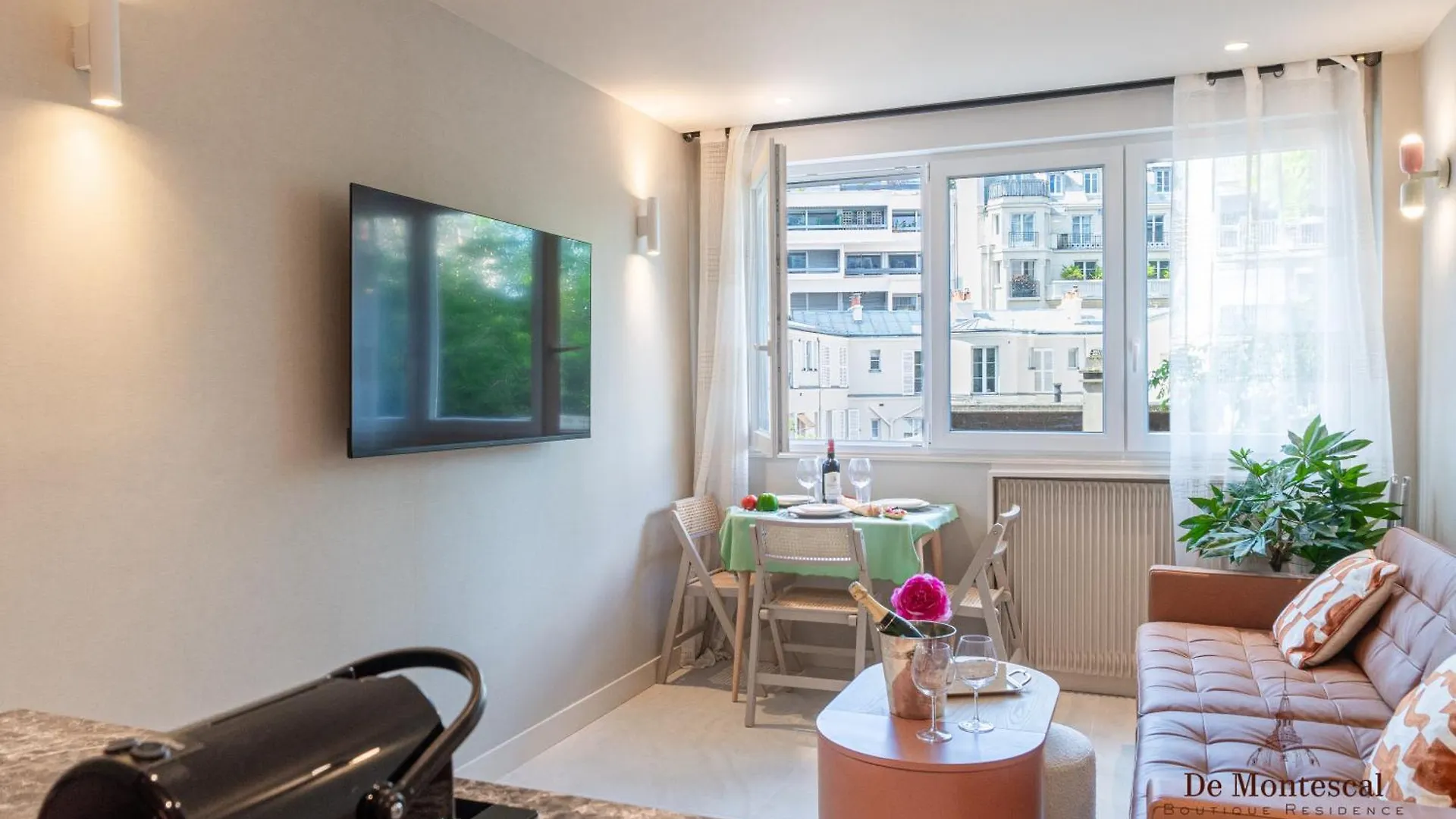 De Montescal Montparnasse Ac In A Prime Location 22 -36m2
